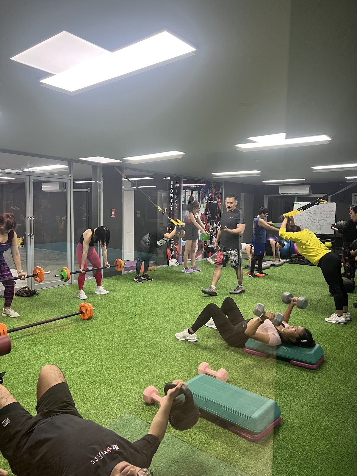 Apex Fitness Chiangmai - ฟิตเนสย่านสถานีรถไฟเชียงใหม่ photo 3
