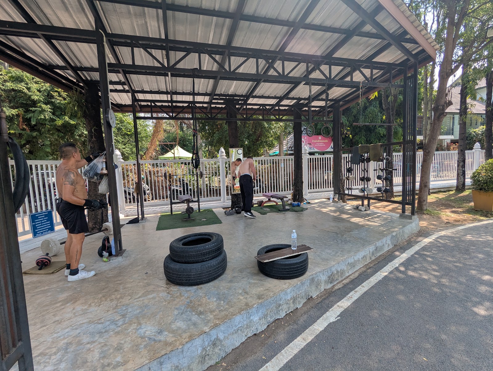 Excercise bar calisthenics