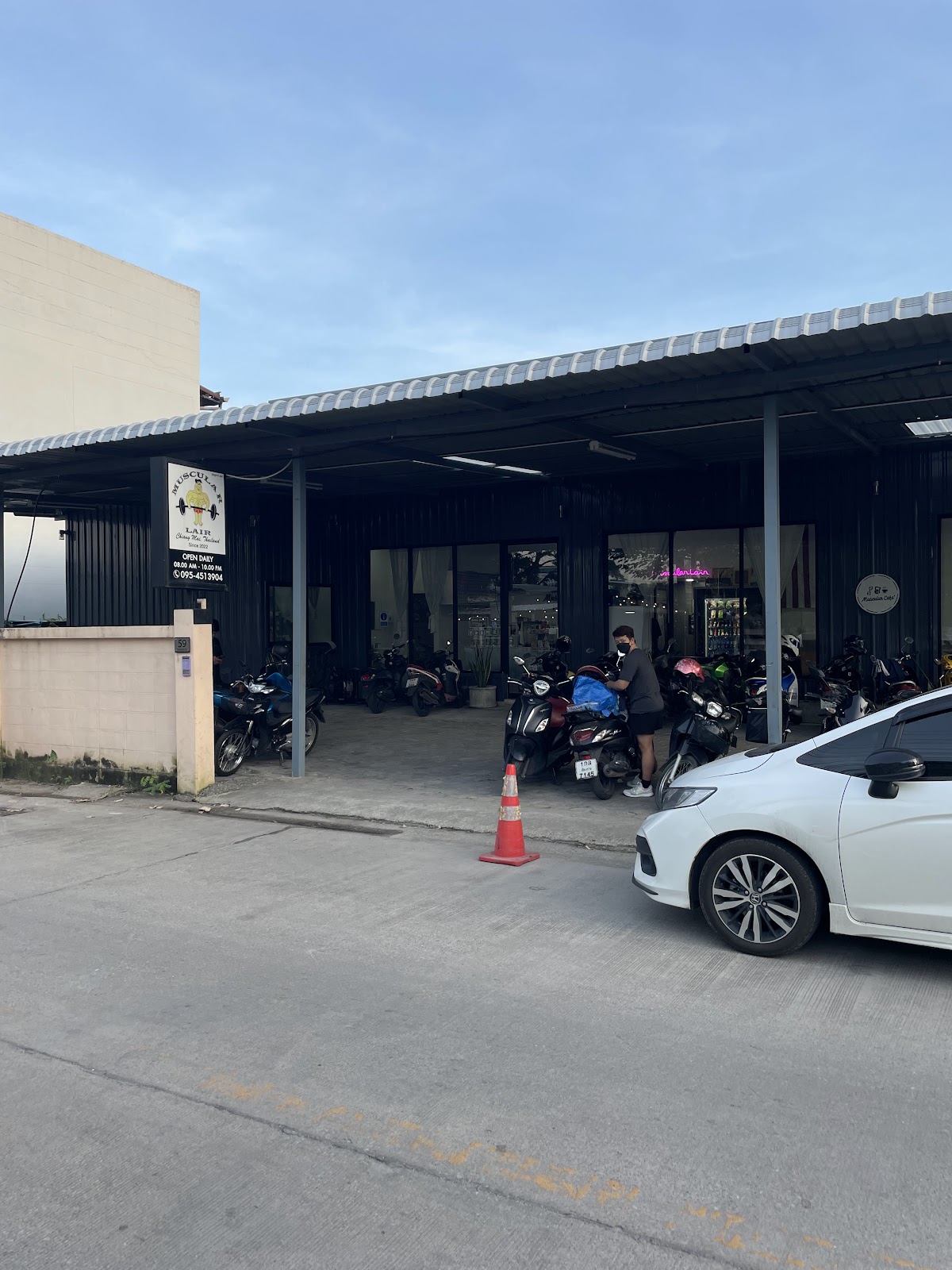 MUSCULAR LAIR photo 5