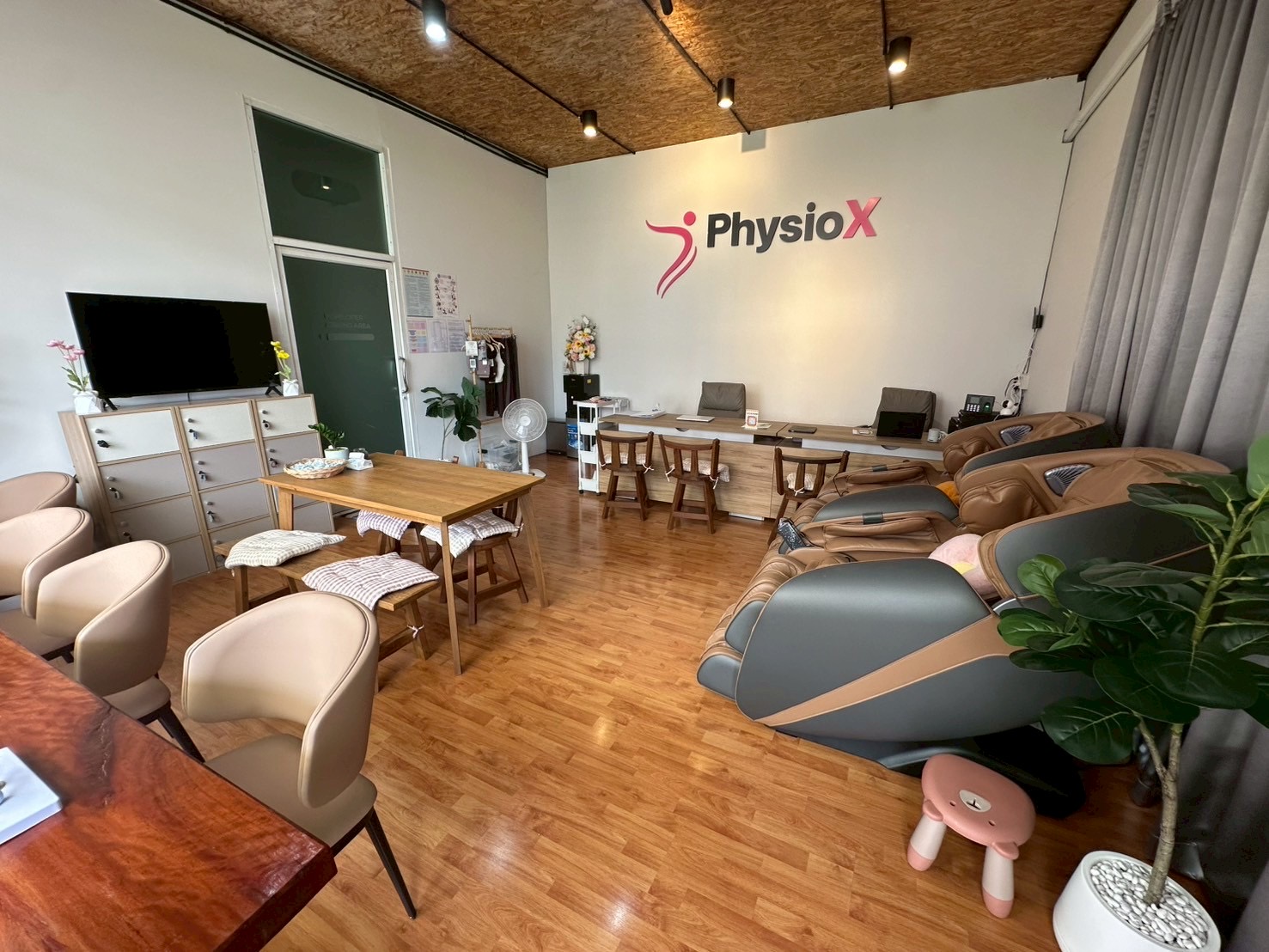 PhysioX (Pilates, GYROTONIC®, Physiotherapy), V community branch, Chiang Mai photo 10