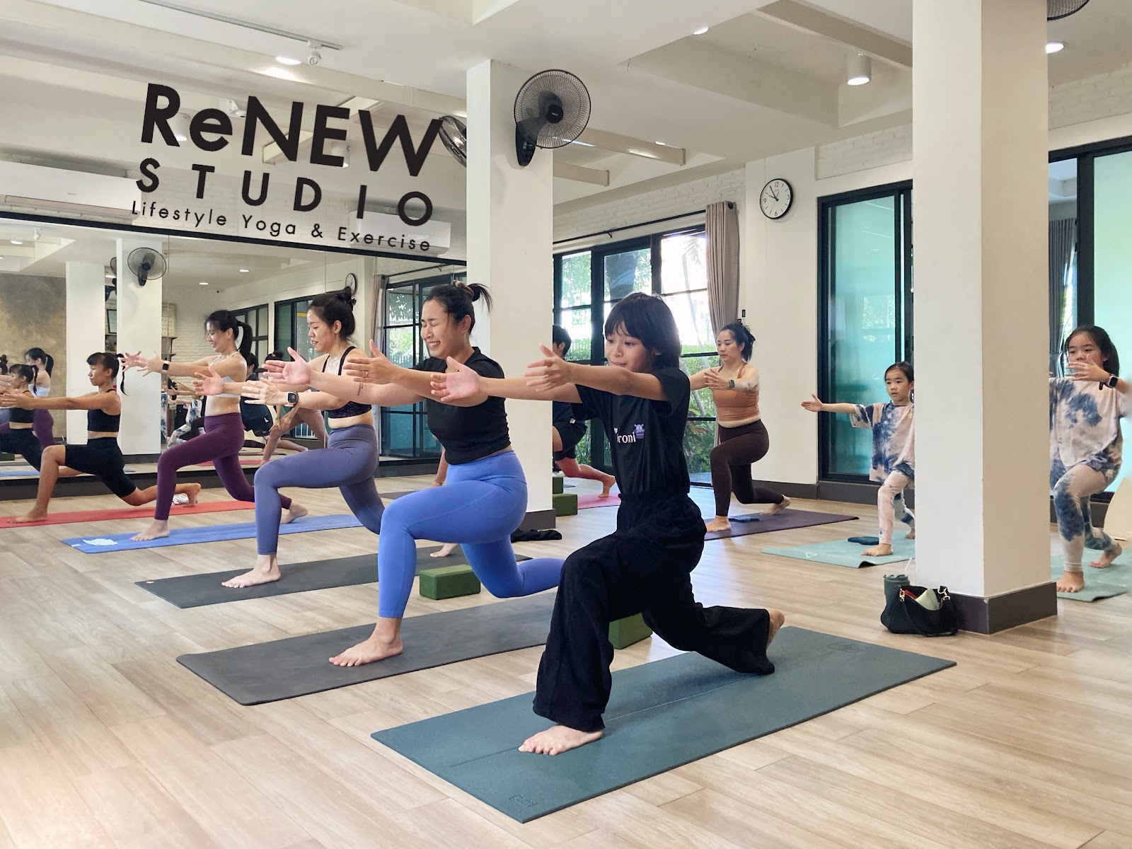 ReNEW STUDIO : lifestyle yoga