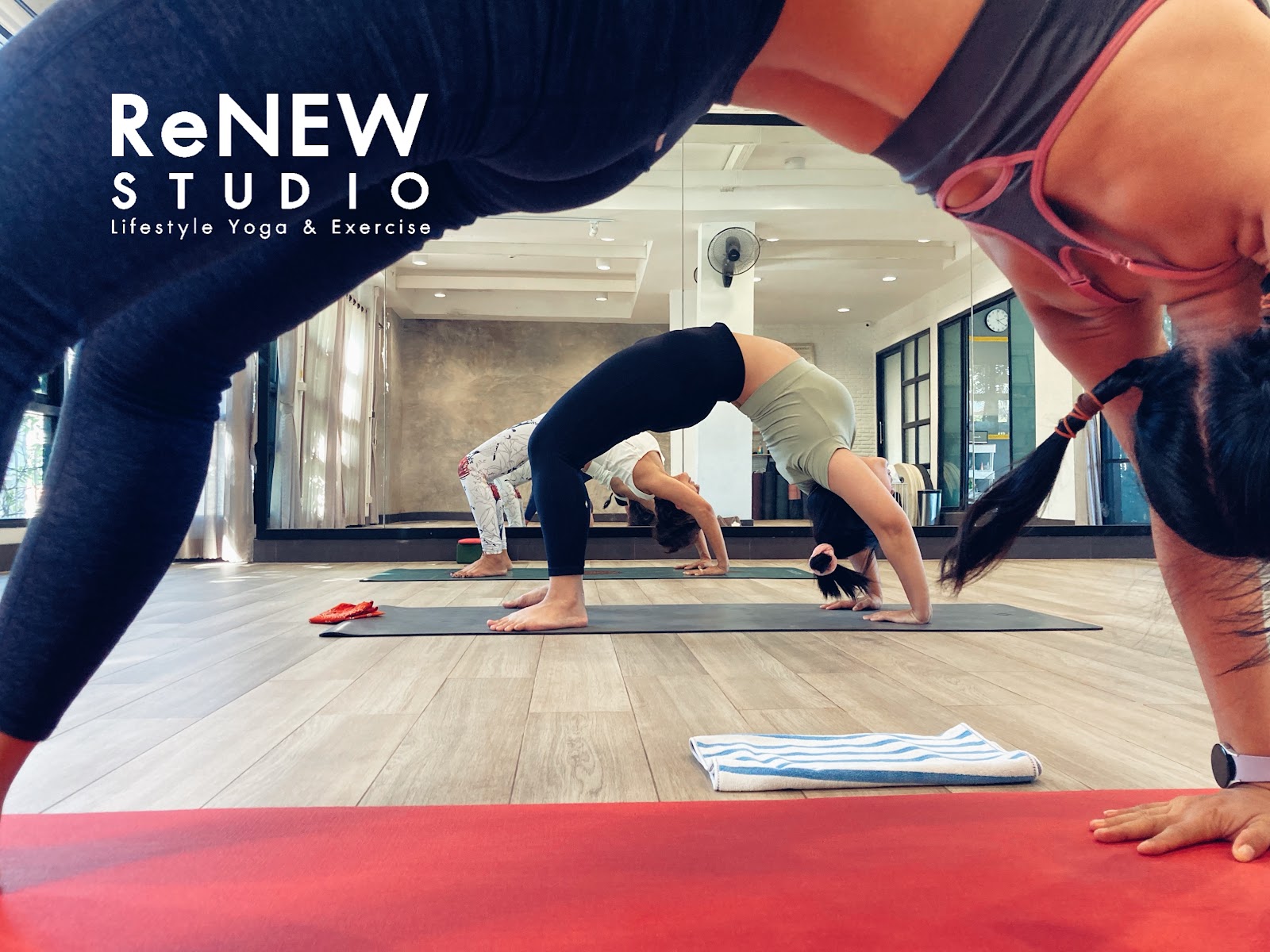ReNEW STUDIO : lifestyle yoga photo 9