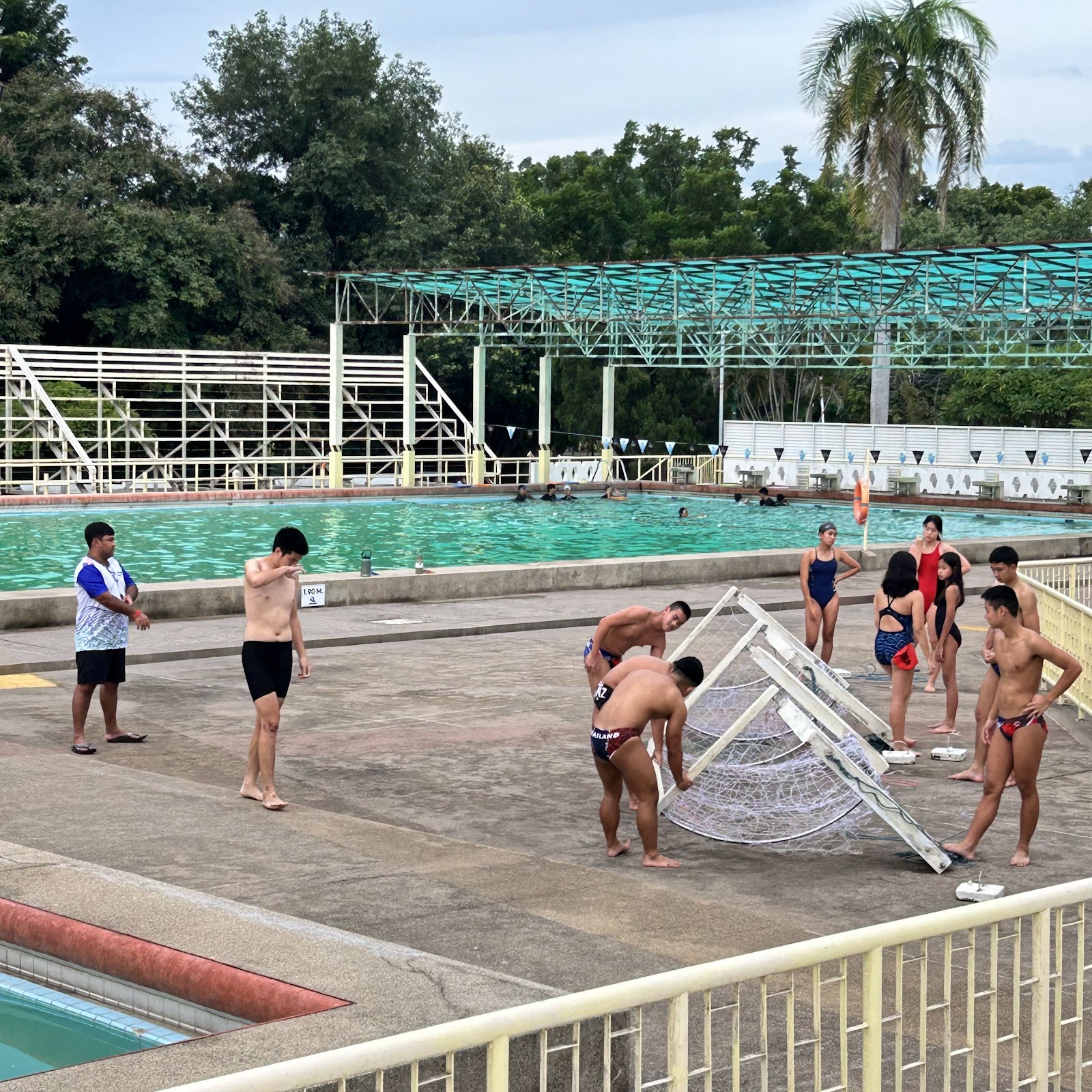 Rujirawong Swimming Pool