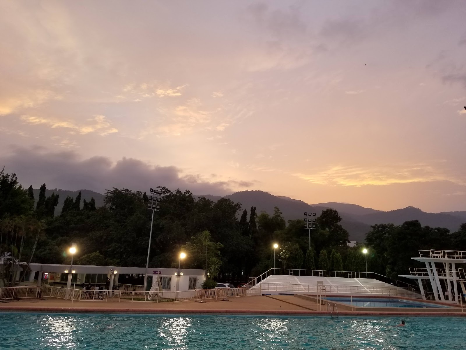 Rujirawong Swimming Pool photo 9