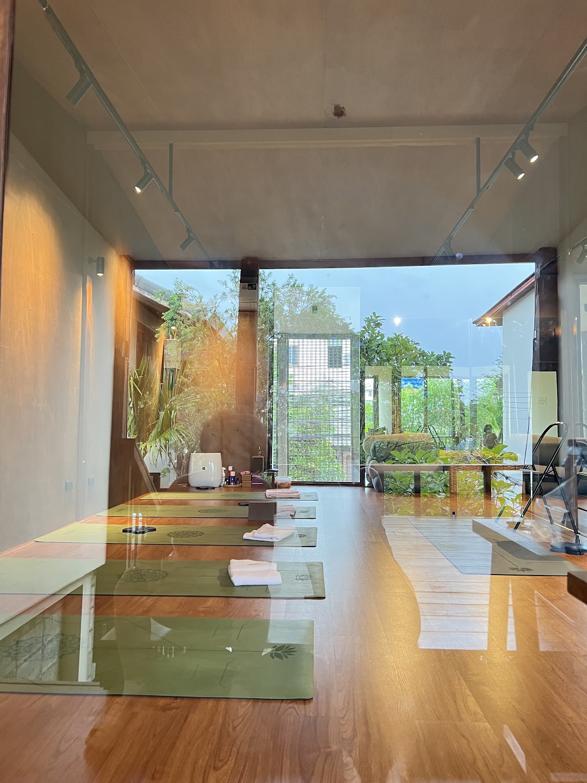 Yoga With Ping 요가 Chiangmai Healing Space photo 8